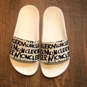 Moncler Jeanne Logo Slides